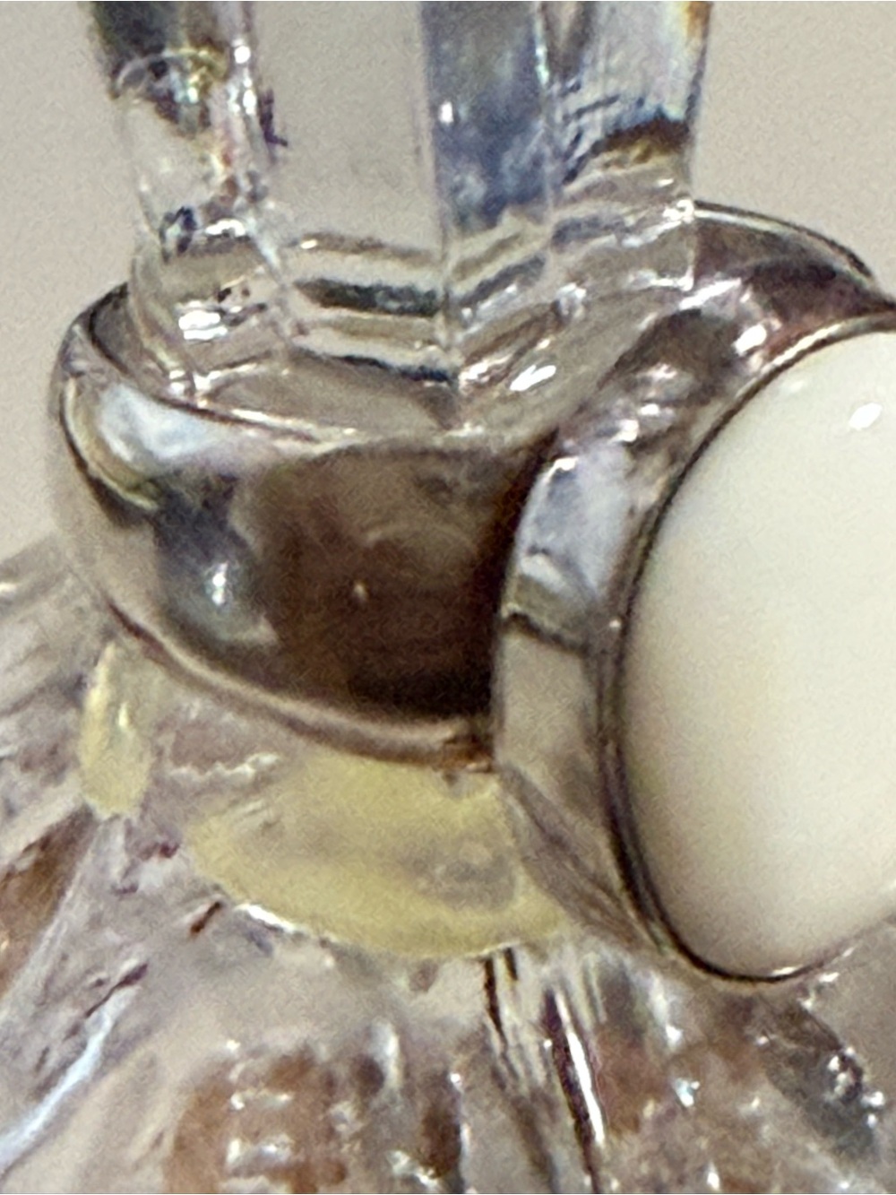 Elegant White Cabochon Oval Stone Sterling Ring Size 5 - Picture 4 of 6